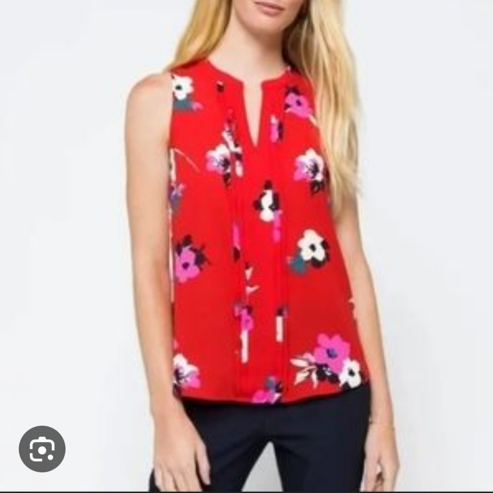 Like New. 41 Hawthorn Red Floral Top. Size L